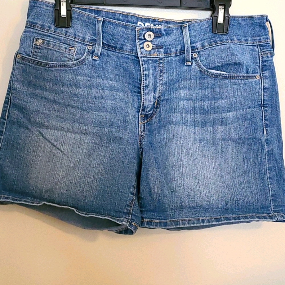 EUC Levi Jean shorts - Picture 1 of 6